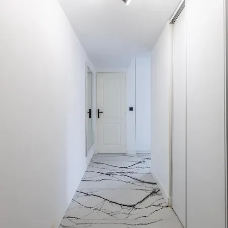 Lb Vacation I A Quiet Place With Terrace In The Heart Of * Cannes